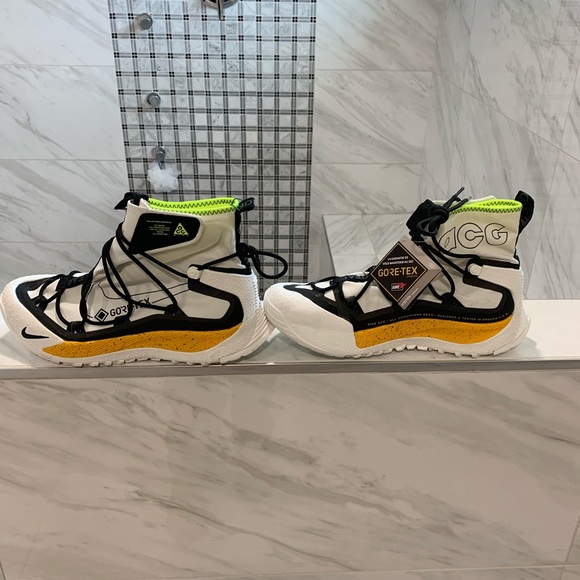 Nike - Picture 3 of 7